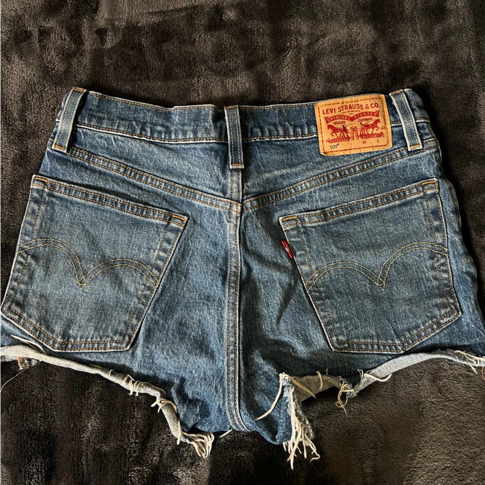 LEVIS SHORTS - Picture 2 of 2